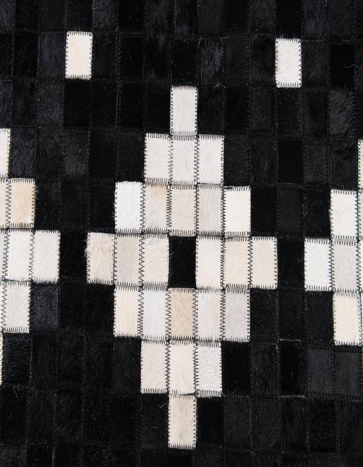 Detail image of 8' x 10' 1 Cowhide Stocks Rug
