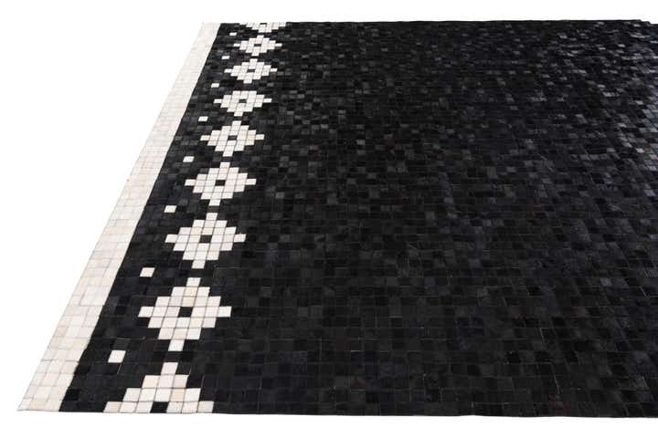 8' 2 x 10' Cowhide Stocks Rug