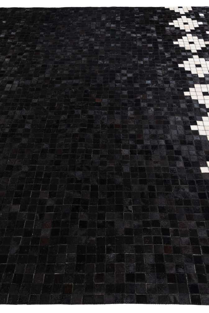 8' 2 x 10' Cowhide Stocks Rug