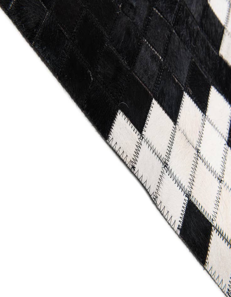 Detail image of 8' 2 x 10' Cowhide Stocks Rug