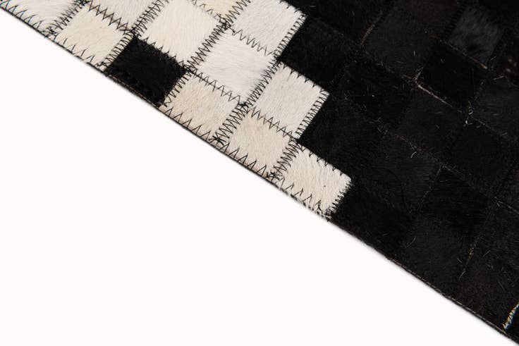 Detail image of 8' 2 x 10' Cowhide Stocks Rug