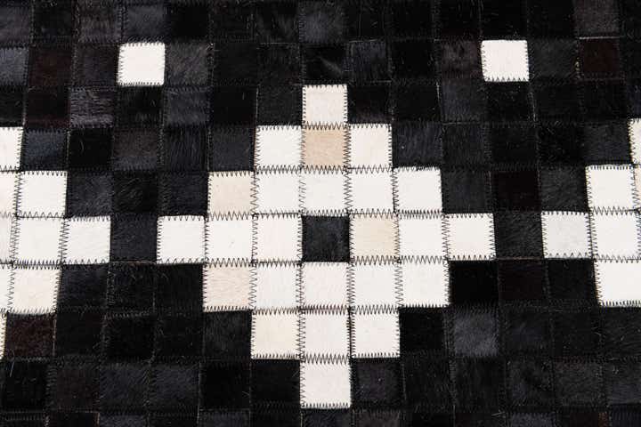 8' 2 x 10' Cowhide Stocks Rug
