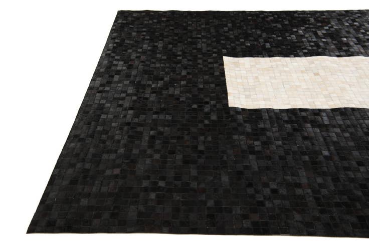 Detail image of 8' 2 x 10' Cowhide Stocks Rug