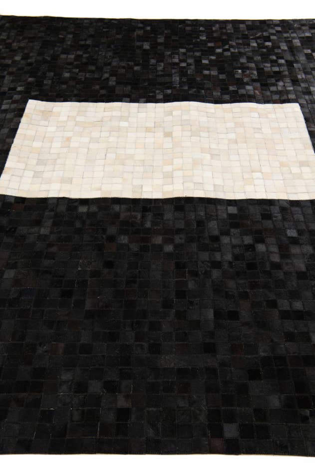 Detail image of 8' 2 x 10' Cowhide Stocks Rug