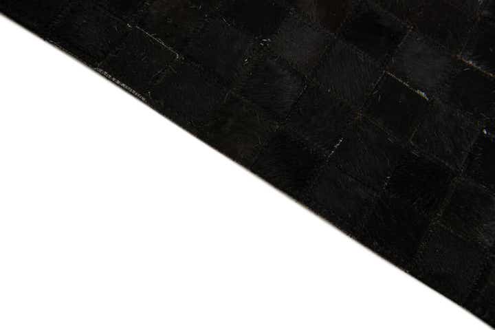 8' 2 x 10' Cowhide Stocks Rug
