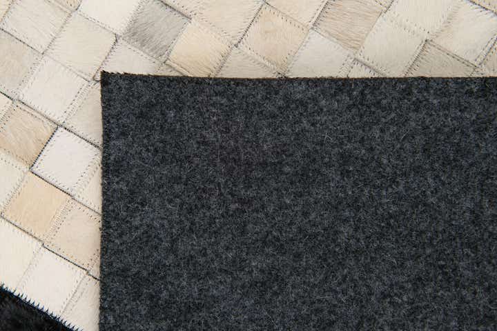8' 2 x 10' Cowhide Stocks Rug