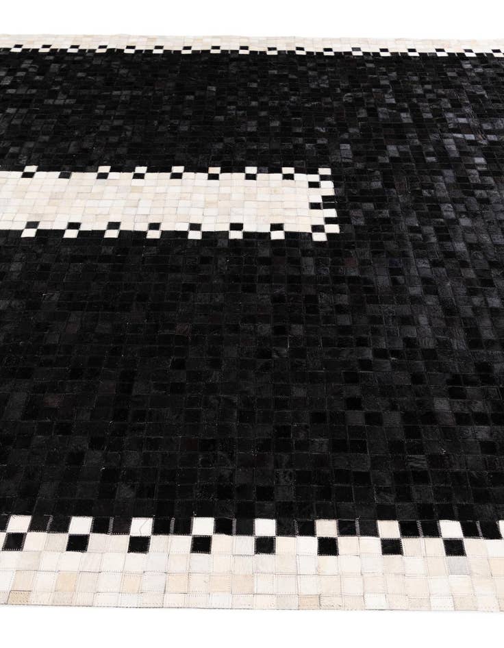 Detail image of 8' 2 x 10' Cowhide Stocks Rug