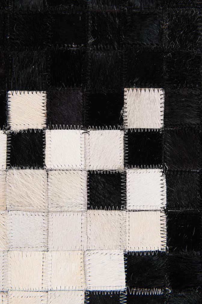 8' 2 x 10' Cowhide Stocks Rug