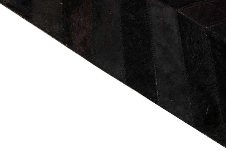 Detail image of 6' x 8' 10 Cowhide Stocks Rug