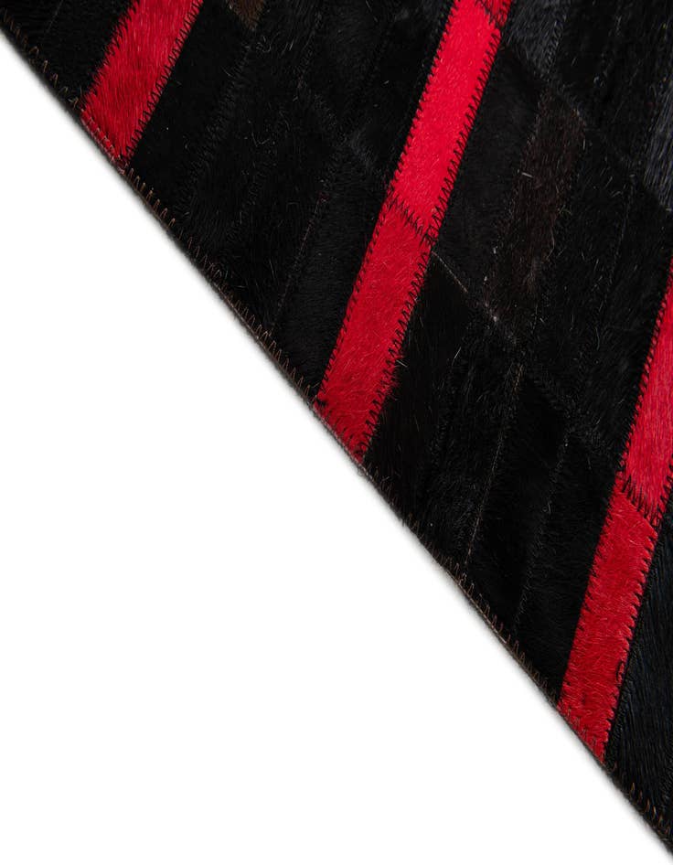 Detail image of 5' x 7' 11 Cowhide Stocks Rug