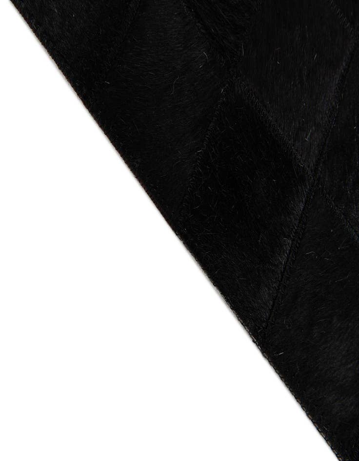 Detail image of 5' x 7' 10 Cowhide Stocks Rug