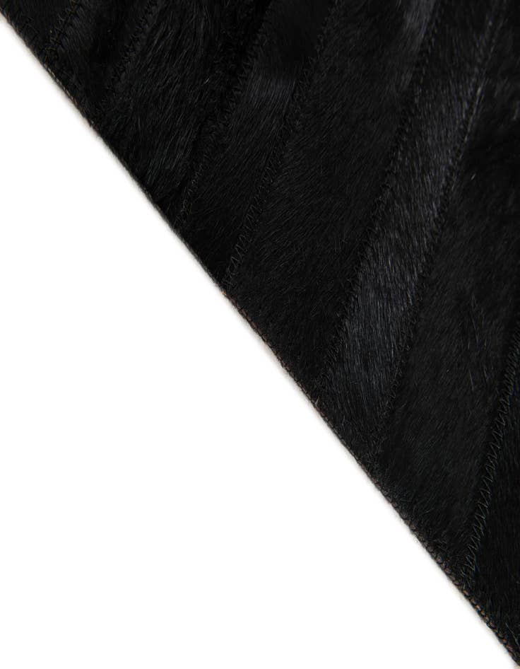 Detail image of 5' x 8' 1 Cowhide Stocks Rug