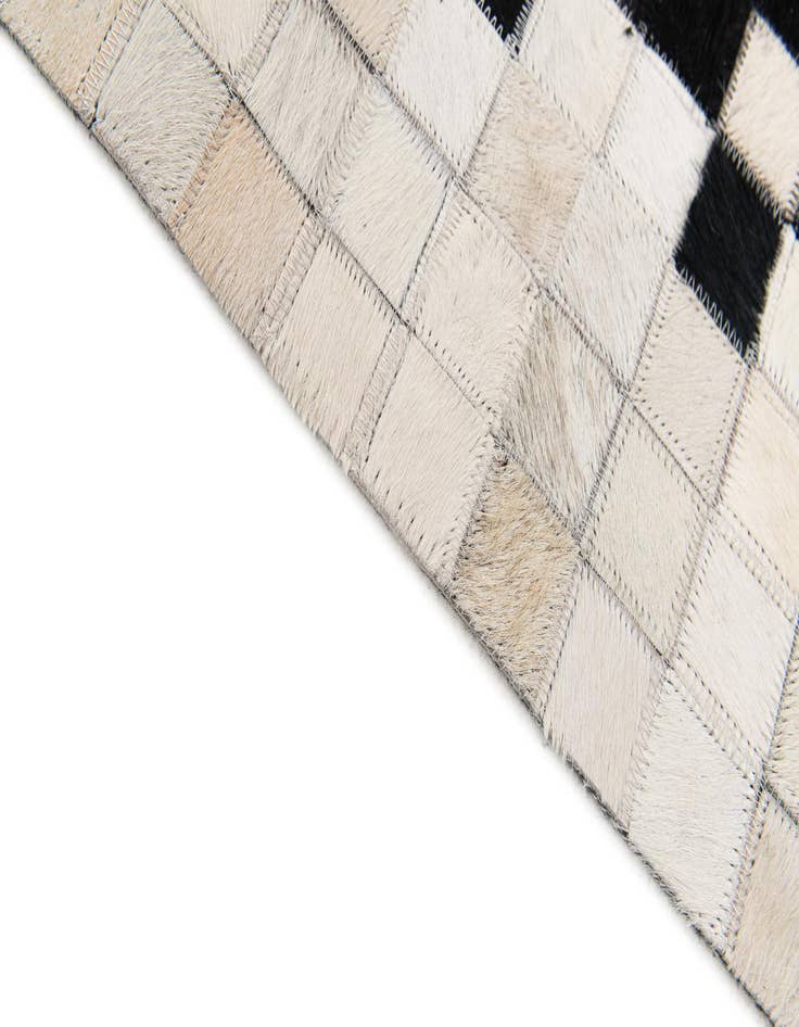 Detail image of 5' x 7' 9 Cowhide Stocks Rug