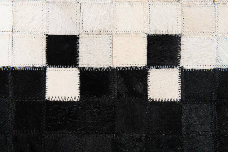 Detail image of 150cm x 235cm Cowhide Stocks Rug