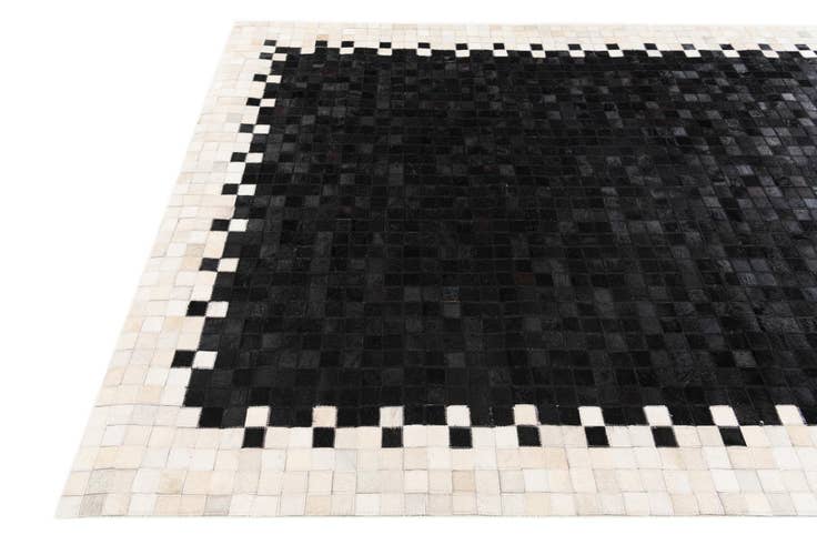 Detail image of 5' x 7' 10 Cowhide Stocks Rug