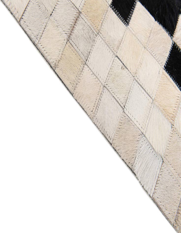 Detail image of 5' x 7' 10 Cowhide Stocks Rug