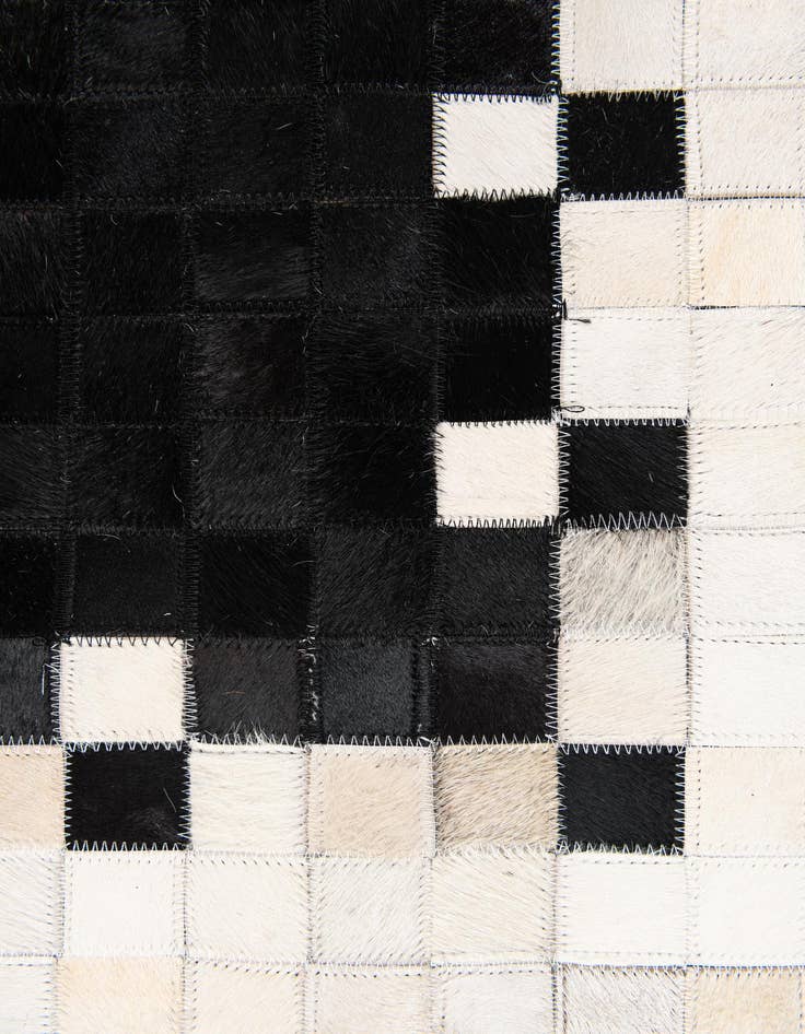 Detail image of 5' x 7' 10 Cowhide Stocks Rug