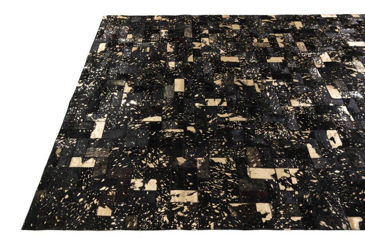 Detail image of 5' x 7' 11 Cowhide Stocks Rug