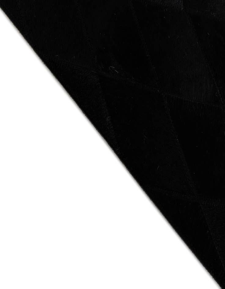 Detail image of 4' 7 x 6' 7 Cowhide Stocks Rug