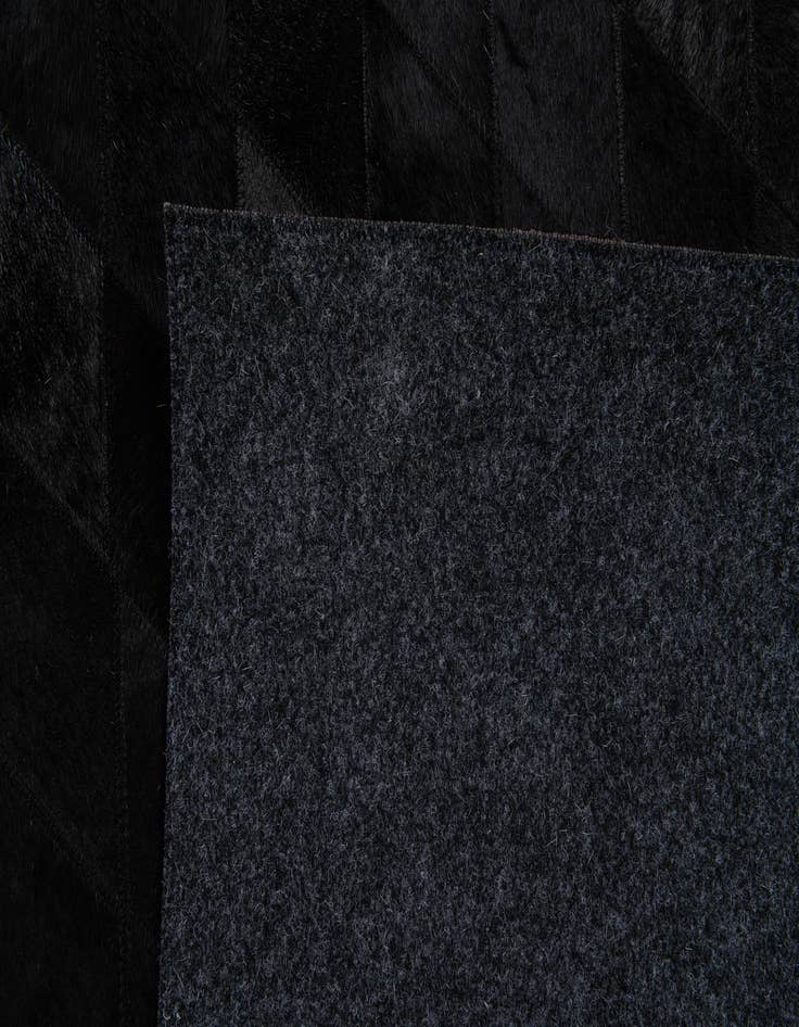 Detail image of 4' 7 x 6' 8 Cowhide Stocks Rug