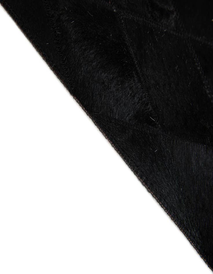 Detail image of 4' 7 x 6' 8 Cowhide Stocks Rug