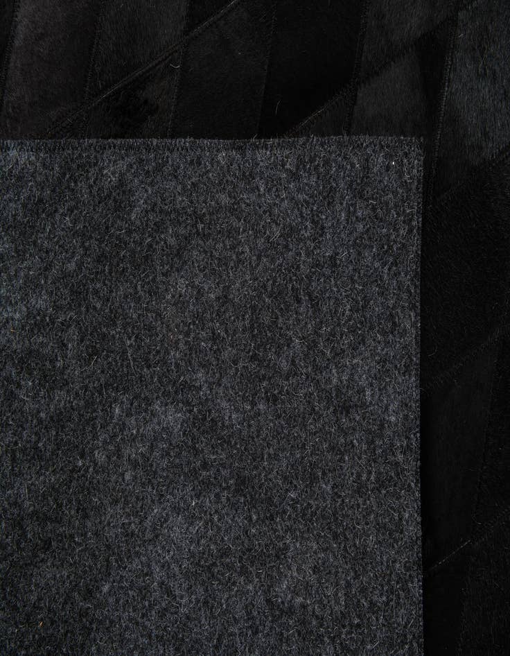 Detail image of 4' 8 x 6' 7 Cowhide Stocks Rug