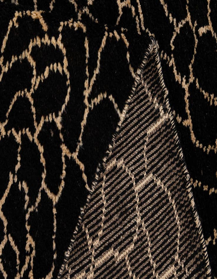 Detail image of 5' 8 x 8' 1  Hand Knotted Darya Wool Rug