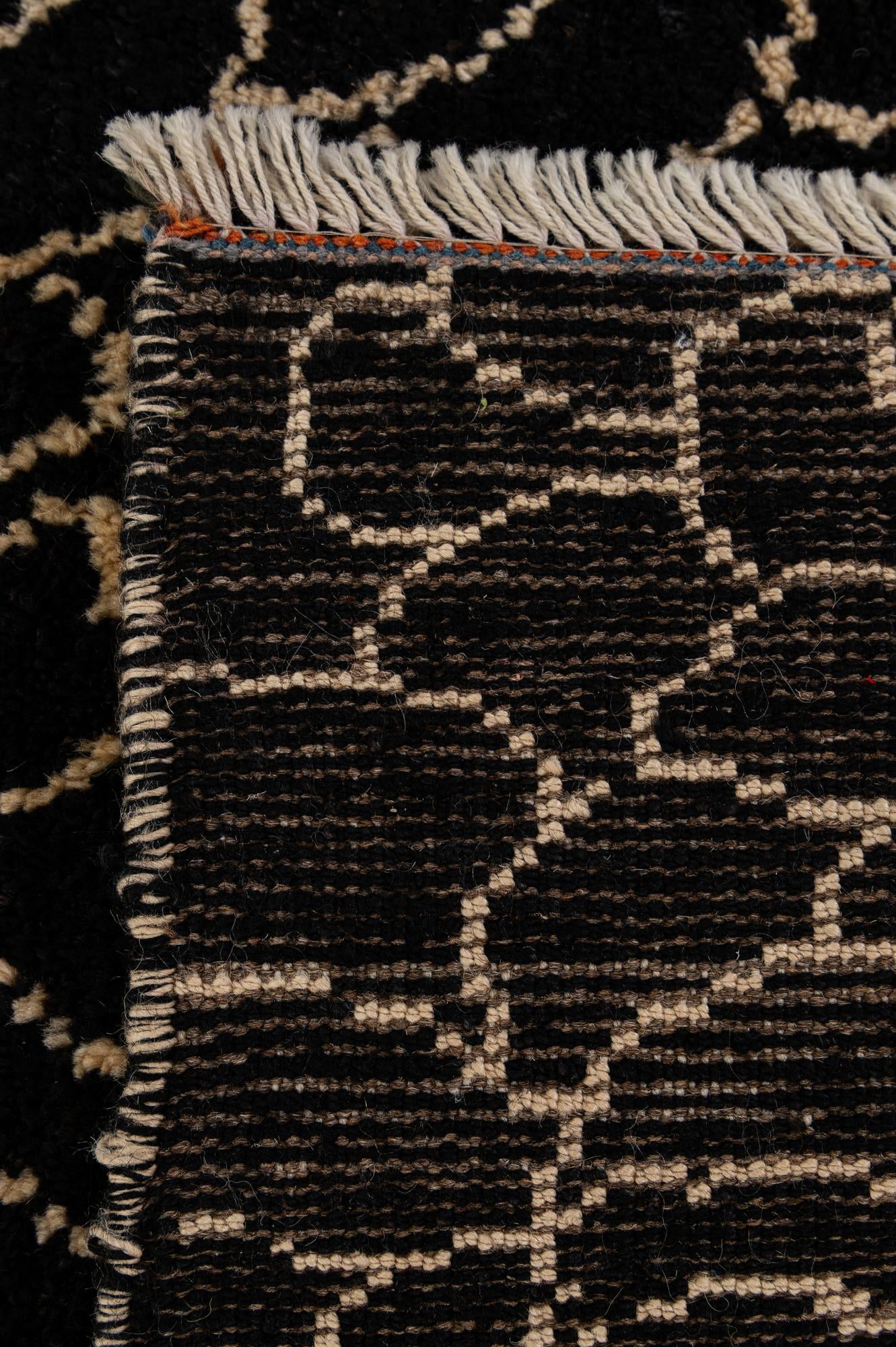 5' 8 x 8' 1 Hand Knotted Darya Wool Rug
