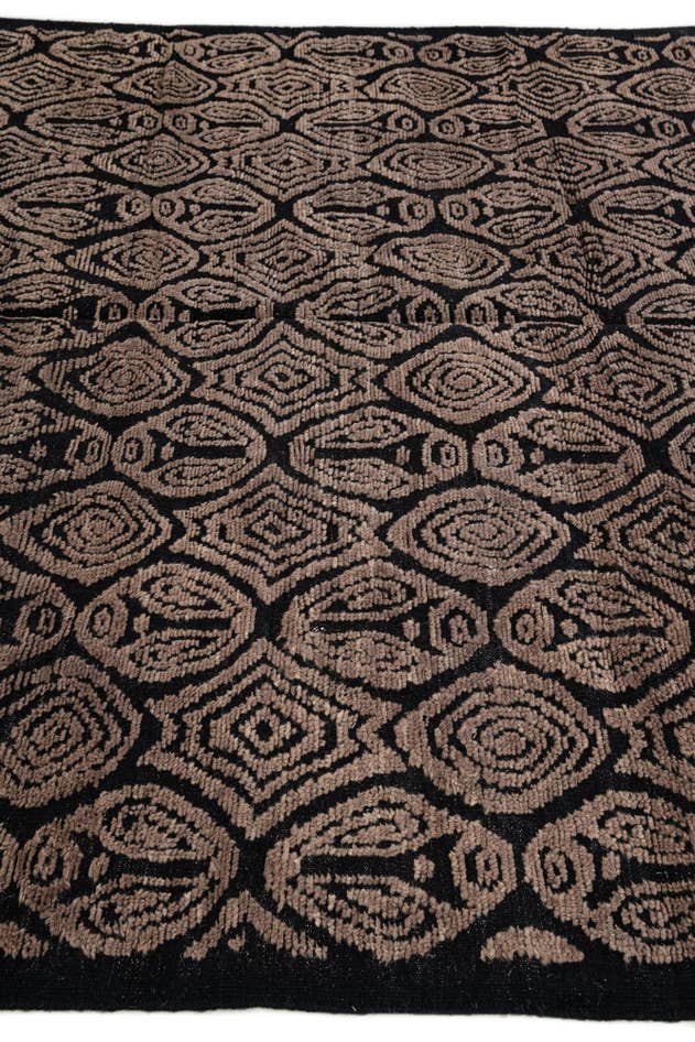 Detail image of 8' 2 x 10' 6 Hand Knotted Darya Wool Rug