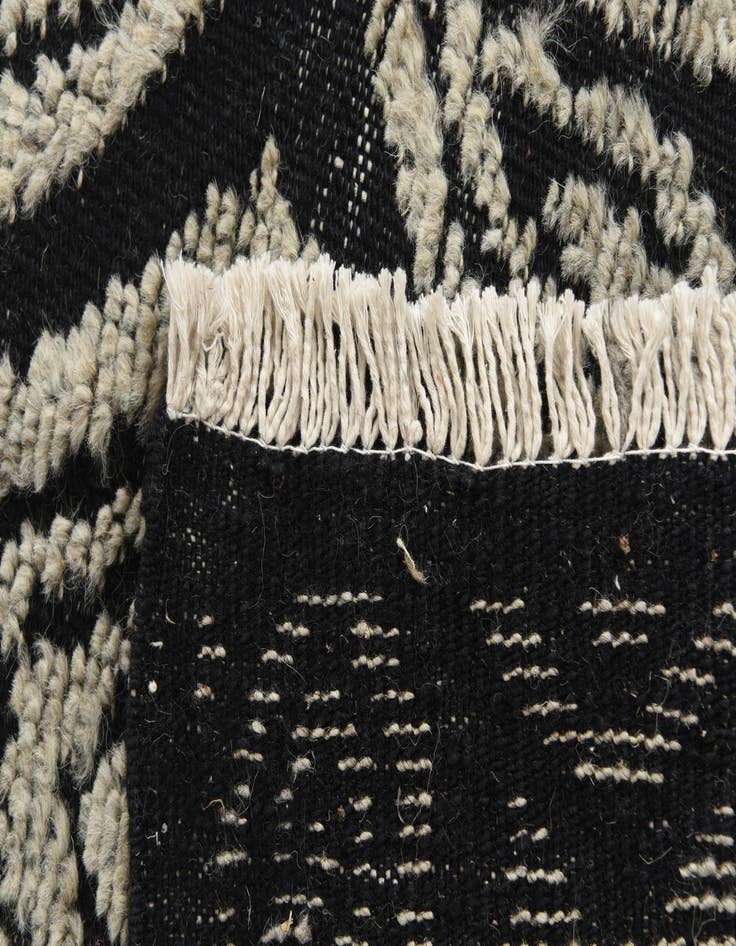 Detail image of 8' x 10' 2  Hand Knotted Darya Wool Rug