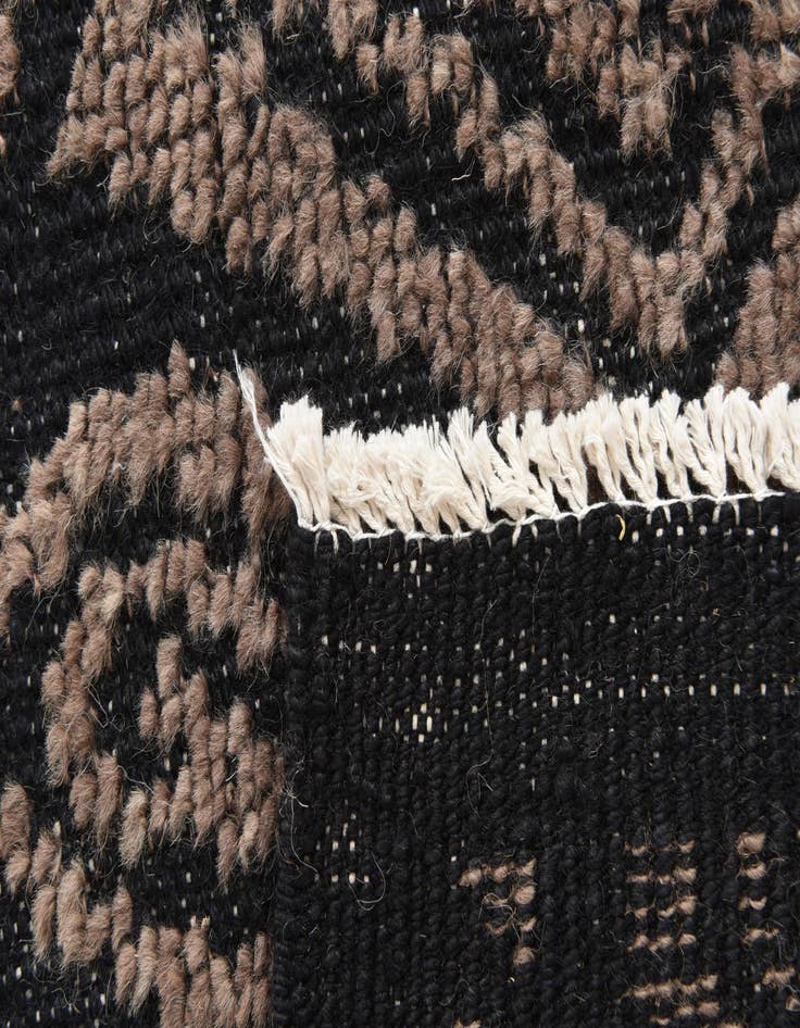 Detail image of 6' 3 x 9' 9  Hand Knotted Darya Wool Rug