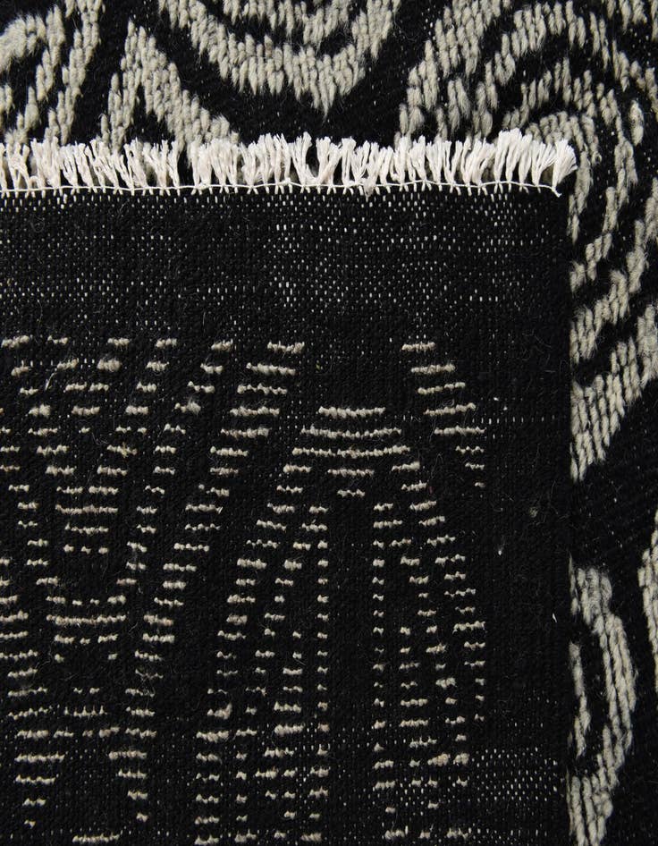 Detail image of 8' 6 x 10' 2  Hand Knotted Darya Wool Rug