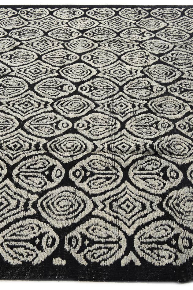 Detail image of 8' 5 x 9' 5 Hand Knotted Darya Wool Rug