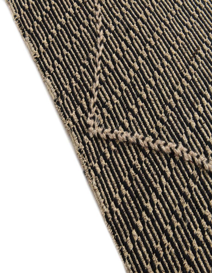 Detail image of 7' 10 x 9' 9  Hand Knotted Darya Wool Rug