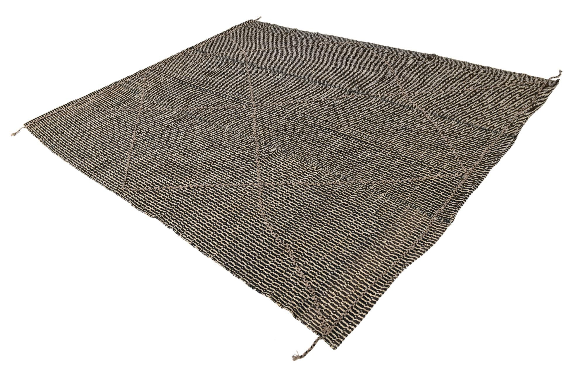 7' 9 x 9' 9 Hand Knotted Darya Wool Rug