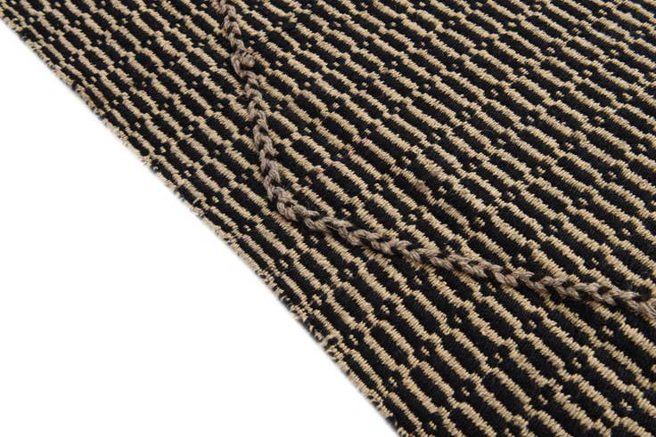 Detail image of 7' 9 x 9' 9 Hand Knotted Darya Wool Rug