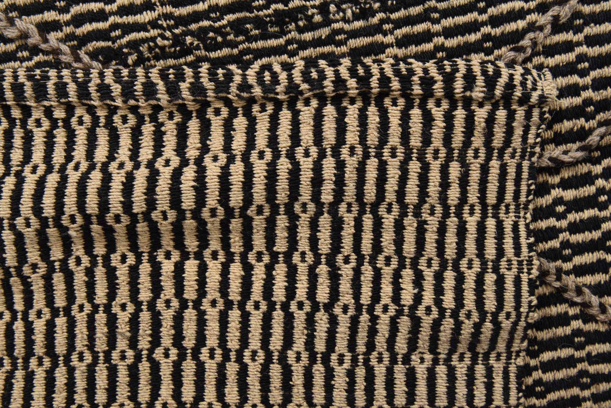 7' 9 x 9' 9 Hand Knotted Darya Wool Rug