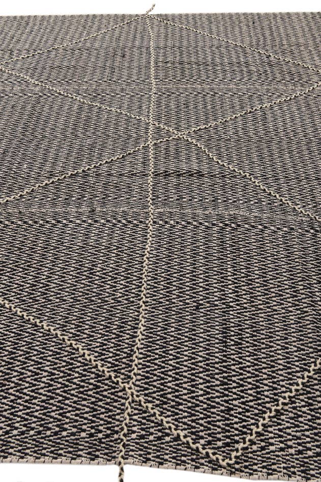 Detail image of 8' 10 x 11' 2 Hand Knotted Darya Wool Rug