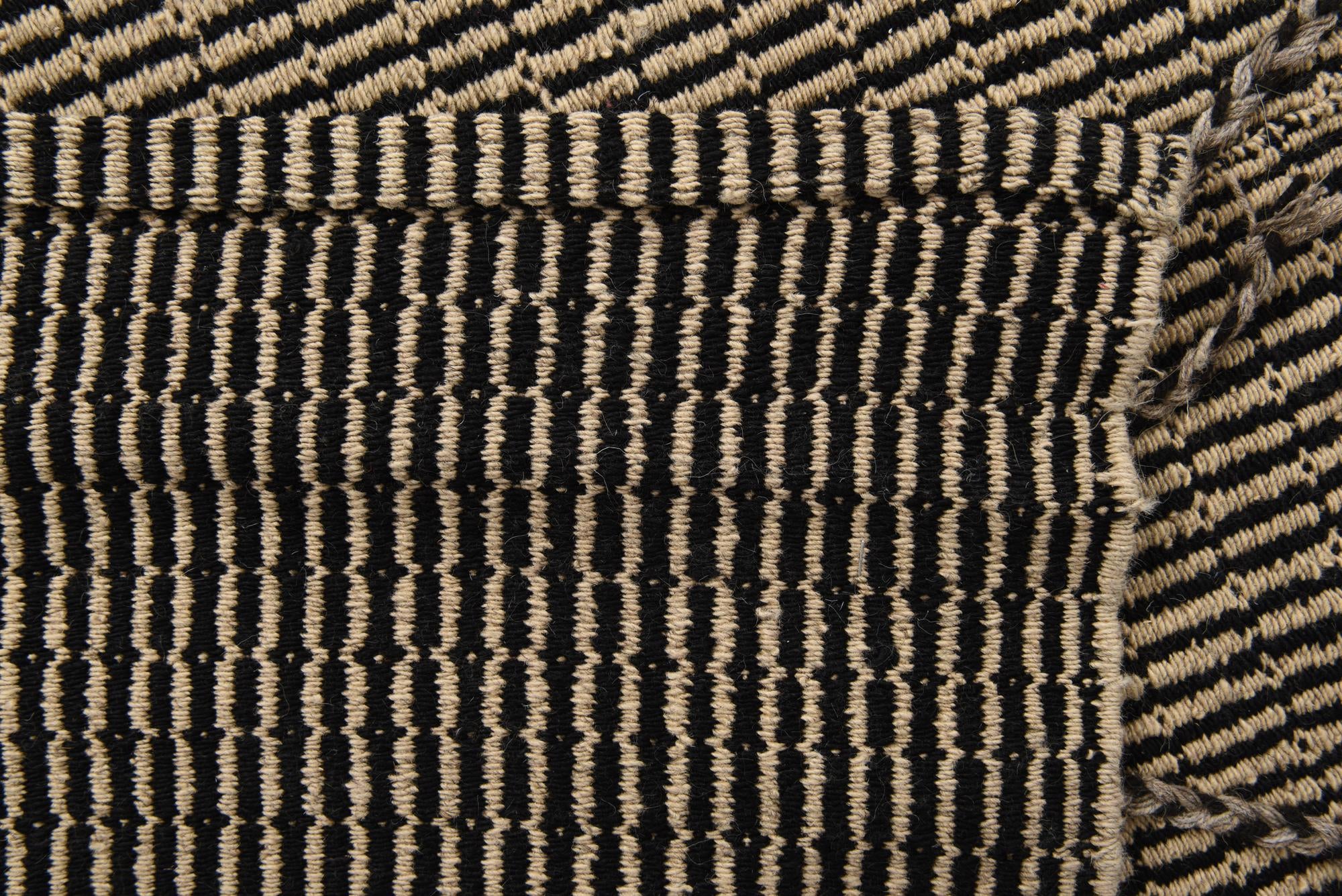5' 9 x 9' 2 Hand Knotted Darya Wool Rug