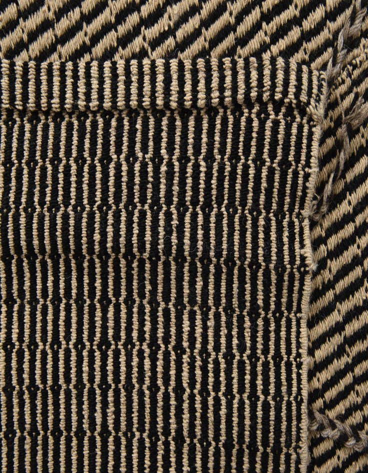 Detail image of 5' 9 x 9' 2  Hand Knotted Darya Wool Rug