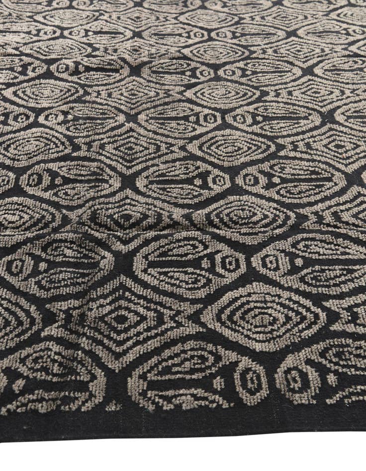Detail image of 8' 2 x 9' 10  Hand Knotted Darya Wool Rug