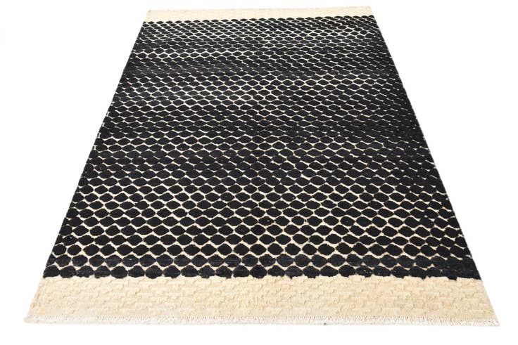 Detail image of 4' 11 x 7' 5 Hand Knotted Darya Wool Rug