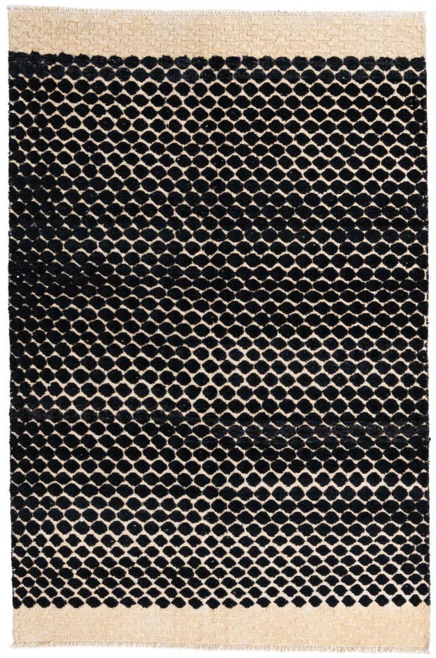 Detail image of 4' 11 x 7' 5 Hand Knotted Darya Wool Rug