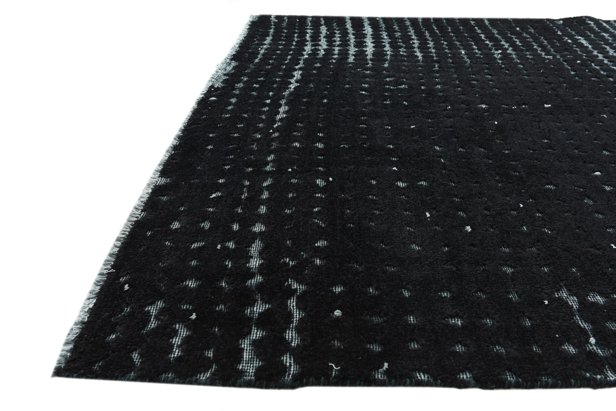 5' 4 x 8' Hand Knotted Darya Wool Rug