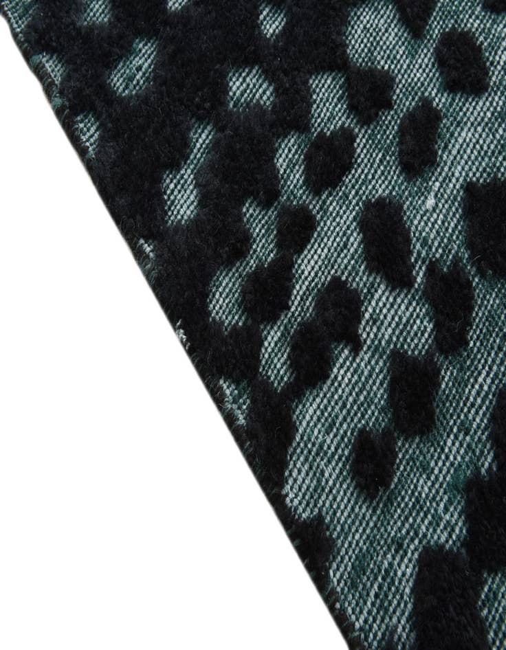 Detail image of 5' 2 x 8' 1  Hand Knotted Darya Wool Rug