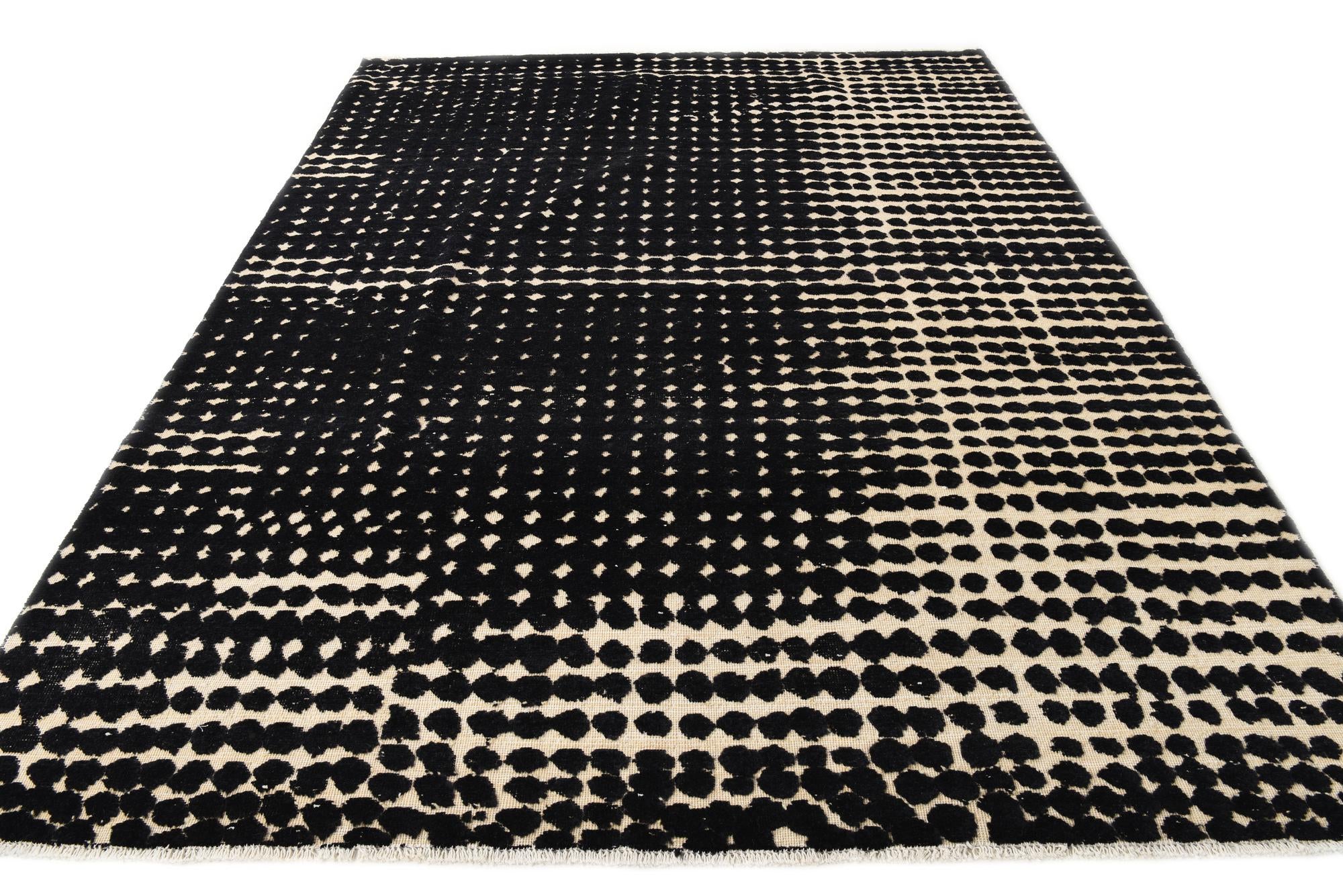 7' 11 x 10' 5 Hand Knotted Darya Wool Rug