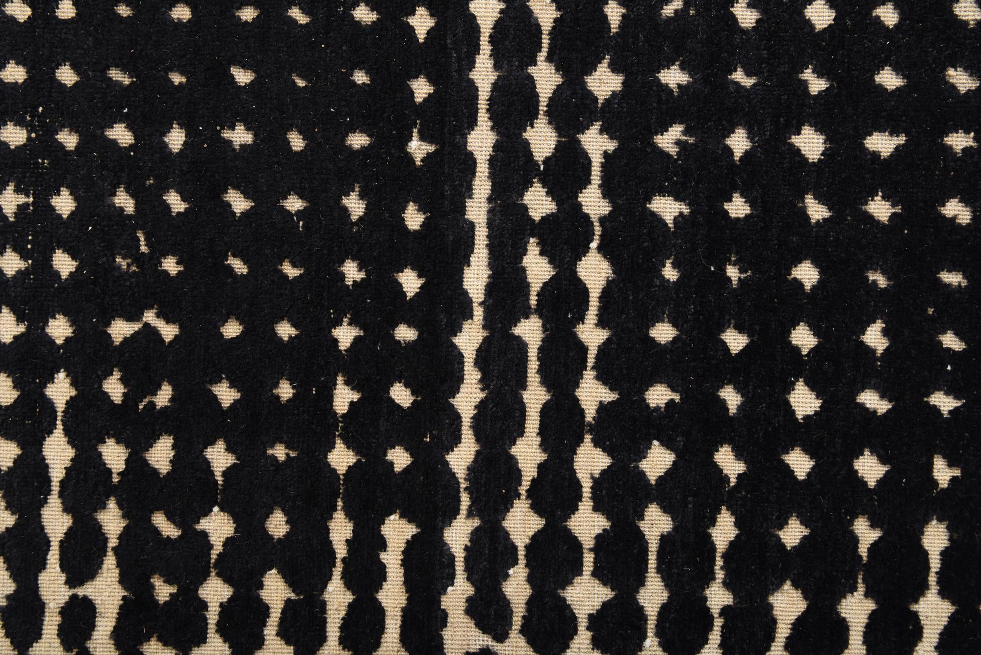 7' 11 x 10' 5 Hand Knotted Darya Wool Rug