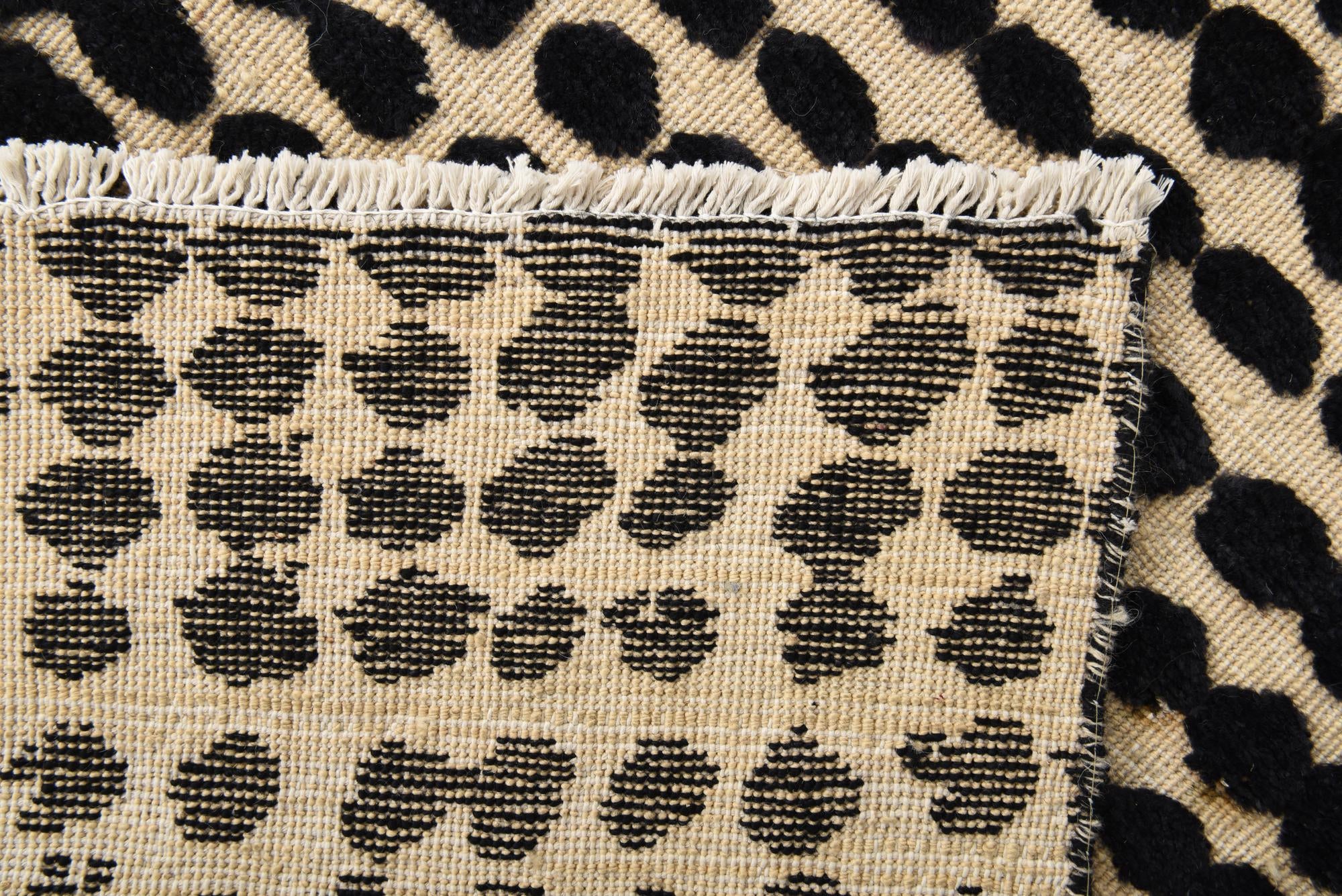 7' 11 x 10' 5 Hand Knotted Darya Wool Rug