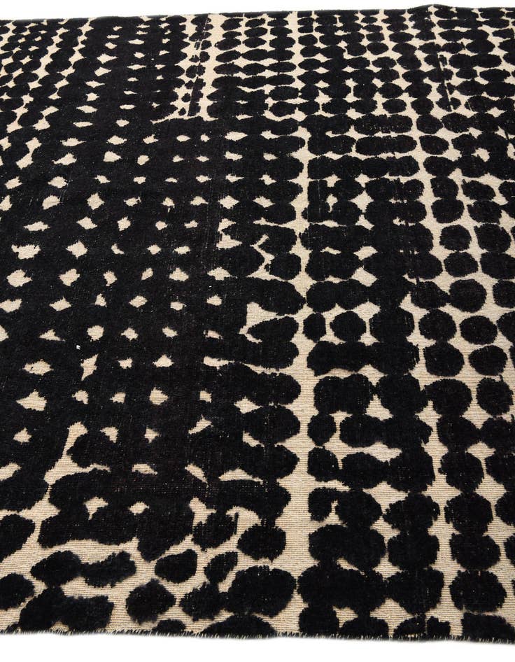 Detail image of 7' 10 x 10' 9 Hand Knotted Darya Wool Rug