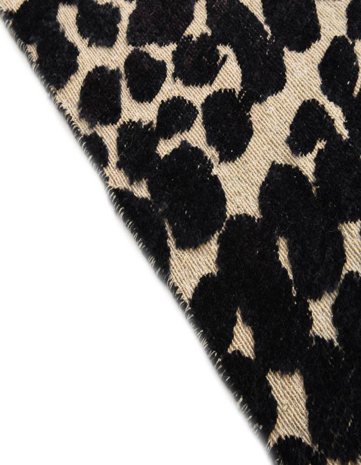 Detail image of 7' 10 x 10' 9 Hand Knotted Darya Wool Rug